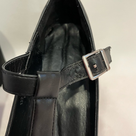 SOLD - Picture 3 of 6